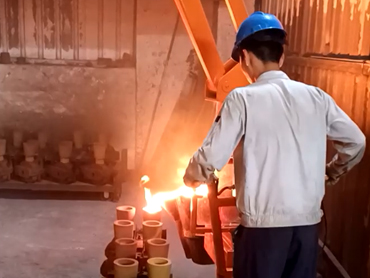 Како функционише хидраулични манипулатор ливења