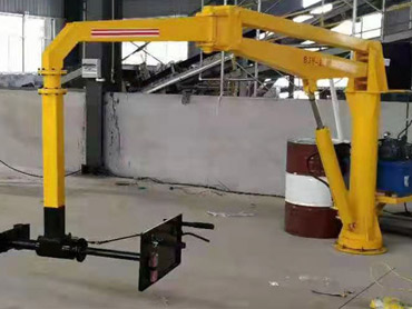 Полуавтоматска машина за ливење